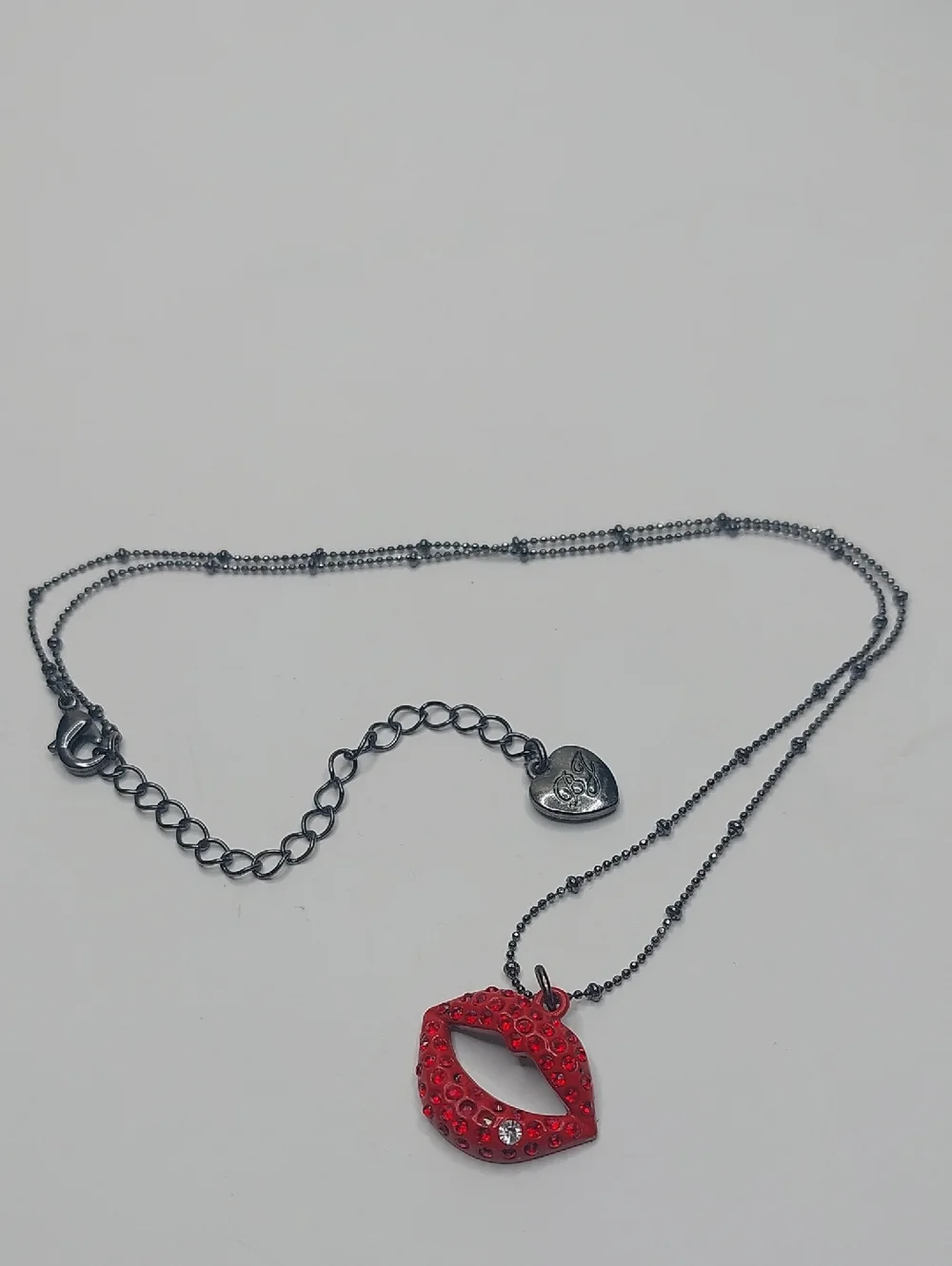Betsey Johnson Kiss Me Sparkly Red Lips Dainty Gun Metal Chain Pendant Necklace